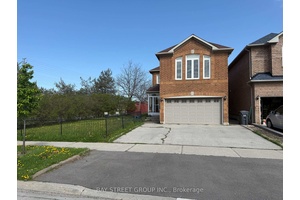 Lovely and bright 1 1 bedrooms Lower Level Available for Rent in a Highly Desirable Neighbourhood !
