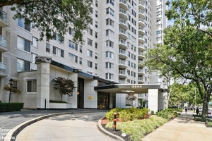 Move right in to this newly renovated corner Jr4 with a terrace at the luxurious Whitehall.