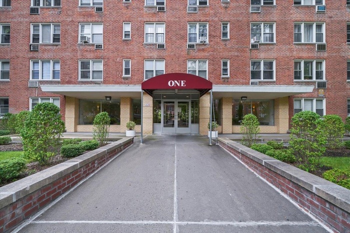 View of apartment building / complex