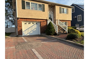 BEAUTIFULLY MAINTAINED HI RANCH.