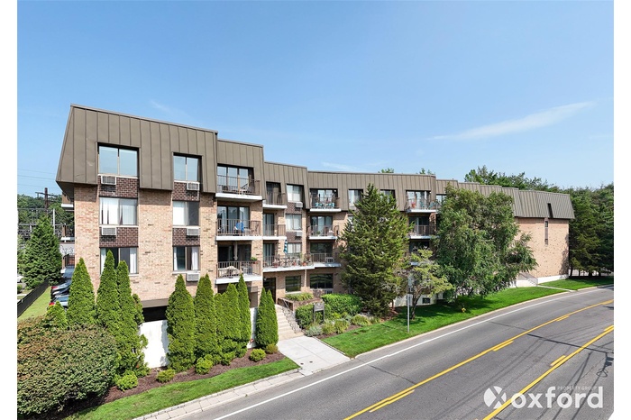 View of apartment building / complex
