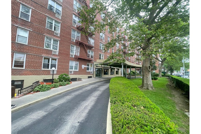 View of apartment building / complex