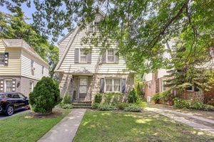 Don t miss this rare Bayside gem !