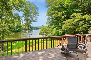 SPECTACULAR WATERFRONT. Positioned to capture light and views !