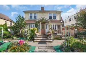 Excellent 2 family house in the heart of Queens Village, close to Jamaica Avenue.