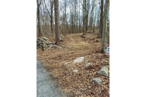 Calling out for BUILDERS, HUNTERS, MULTI FAMILY HOMES OR LUXURY home owner desiring total privacy !