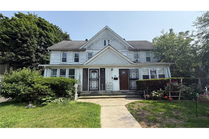 Victorian house featuring a front yard