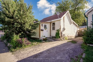 This cozy and affordable 2 bedroom bungalow is in a great, convenient location.