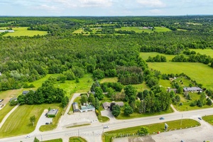 Experience the best of country living with commercial potential in this rare Erin property, moments from downtown !