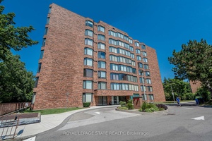 Welcome to this beautifully updated 2 bedroom, 1 bathroom unit, offering comfort, style, and a rare private garden viewa perfect oasis for relaxing or entertaining.