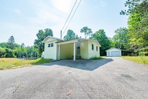 ALGONQUIN PARK NEARBY PRIVATE COUNTRY RETREAT ON 5 ACRES !