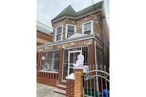MOTIVATED SELLER ! PRICED TO SELL LEGAL 2 Family in Great Condition.