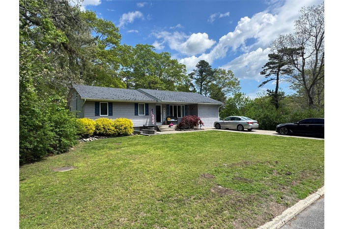 Ranch-style home with a front yard