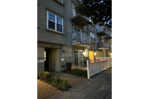 Welcome to beachside living at its finest !