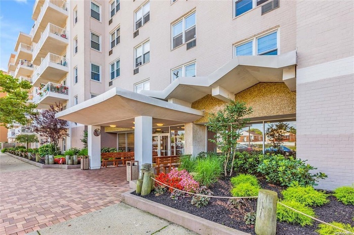View of apartment building / complex
