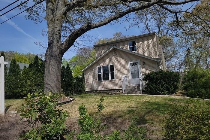 View of front of home with a front lawn
