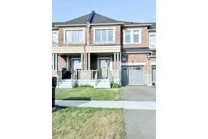 Stunning 2 Year New Freehold Townhome in Alcona Fully Upgraded amp ; Move In Ready !