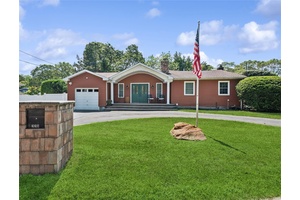 Warm amp ; Welcoming Ranch in the Heart of Holbrook Step into 220 Furrows Road and feel right at home.