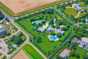 Located south of the highway in Southampton's prestigious Fordune Association and just moments from the ocean, close to town, this exceptional estate represents the epitome of luxury living in the ...