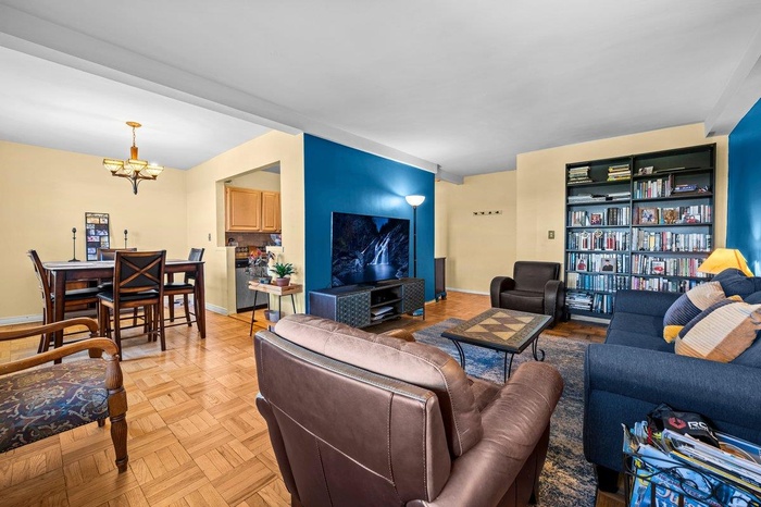 Living area with a chandelier and baseboards