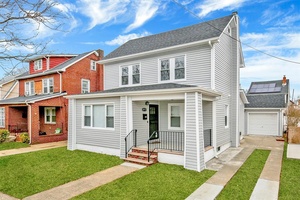 1 family detach 4 bedroom 3 full bath full finish basemant o s e
