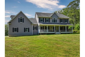 Welcome to this stunning 3 bedroom, 2.