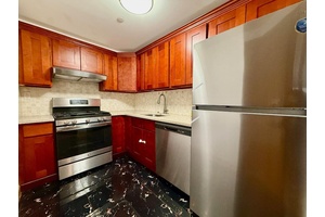 Rare find ! 2 brs, 2 baths Condo with deeded parking and also 316 enclosed porch.