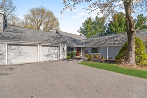 Beautifully maintained Croton II model in the highly sought after Heritage Hills community of Somers, NY.
