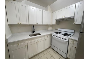 2 3 Bedroom amp ; 2 Full Bath Condominium in Downtown Flushing.