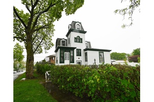 Charming Turn of the Century Colonial.