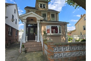Perfect for investor, this house sits on 2 separate 30x100 lots.