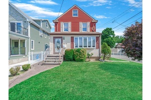 Lovely 2. 5 story Colonial located just off picturesque Murray Lane in North Flushing.