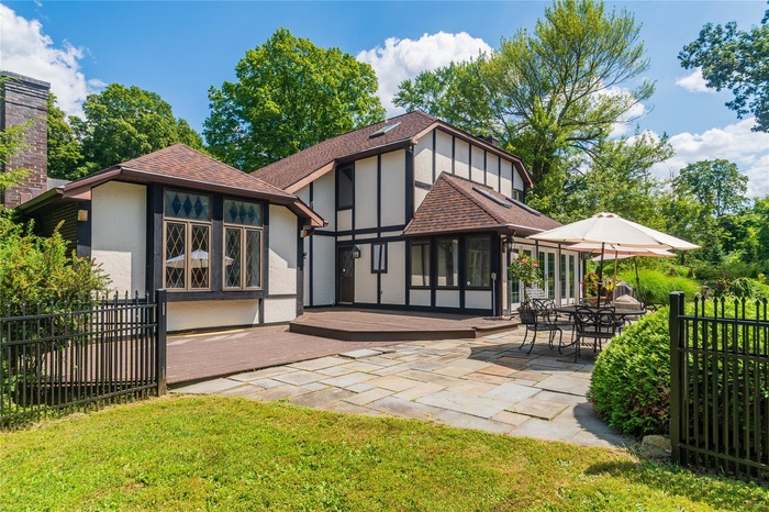 rear view of house near pool