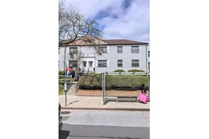 Coop Like Townhouse In The 1st Floor, Semi Detached, 1100 Sq Ft.
