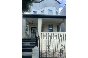Don t miss this spacious 2 family home offering 6 bedrooms and 3 full bathrooms perfect for extended families or investment potential.