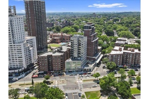 Elegant 2 Bedrooms, 1 Bathroom condo in the heart of Kew Gardens !