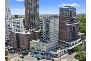 Elegant 1 Bedroom, 1 Bathroom condo in the heart of Kew Gardens !