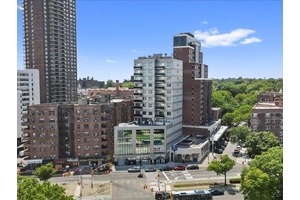 Elegant 1 Bedroom, 1 Bathroom condo in the heart of Kew Gardens !
