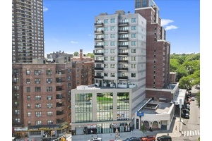 Elegant 1 Bedroom, 1 Bathroom condo in the heart of Kew Gardens !
