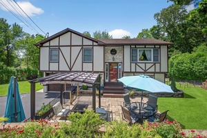 Expertly maintained and thoughtfully upgraded by its contractor owner, this beautifully enhanced bi level home in Highland Mills offers exceptional quality, comfort, and style all within the coveted Cornwall School ...