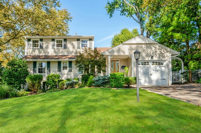 View of front of house featuring driveway and a one car garage