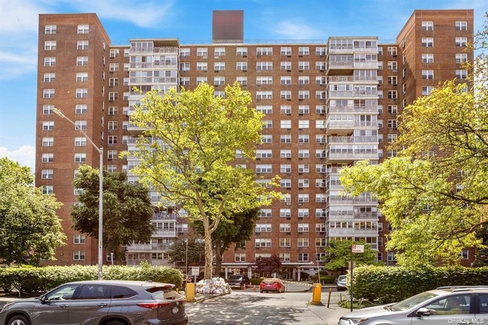 View of apartment building / complex
