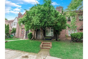 IMMACULATE BRICK TUDOR COLONIAL WITH HIGH CATEDRAL CEILINGS, 3 BEDROOMS, 4 BATHROOMS, HUGE MASTER BEDROOM WITH PRIVATE BATH, HIS AND HERS CLOSETS CLOSETS, FULL FINISHED BASEMENT, ALL HARDWOOD FLOORS, KITCHEN ...