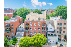 Welcome to this stunning 2 Bedrooms amp ; 2 Baths amp ; Balcony by the border of Corona amp ; Flushing.