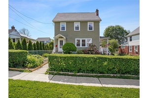 Charming Home in the Heart of Mt.