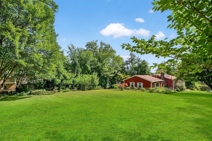 View of grassy yard