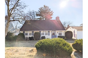 Newly listed Cape style home in Westbury, set on specious 9, 000 square foot lot, This charming and efficient interior features 2 bedrooms and 1bathroom on the main floor, along ...