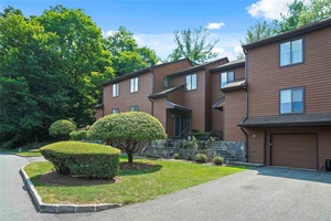 Welcome to Pennybridge Manor Irvington s Coveted Townhome Community.