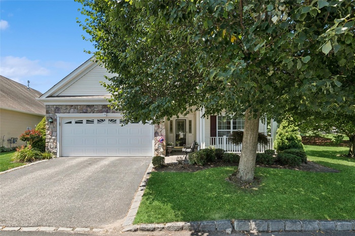 13 Graycrest Ct. Mt. Sinai
