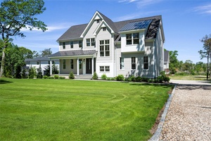 Welcome To 16 Lovers Lane in Aquebogue !